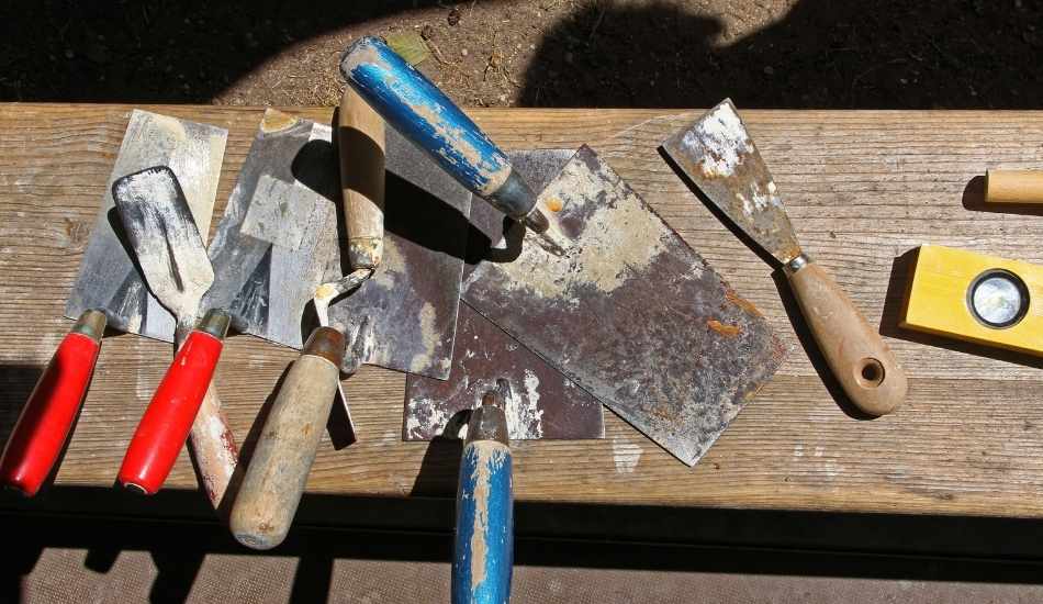 Herramientas básicas que debe conocer el ayudante de albañil