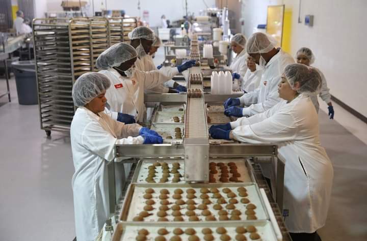 SE SOLICITA PERSONAL PARA EMPACADOS DE CHOCOLATES |